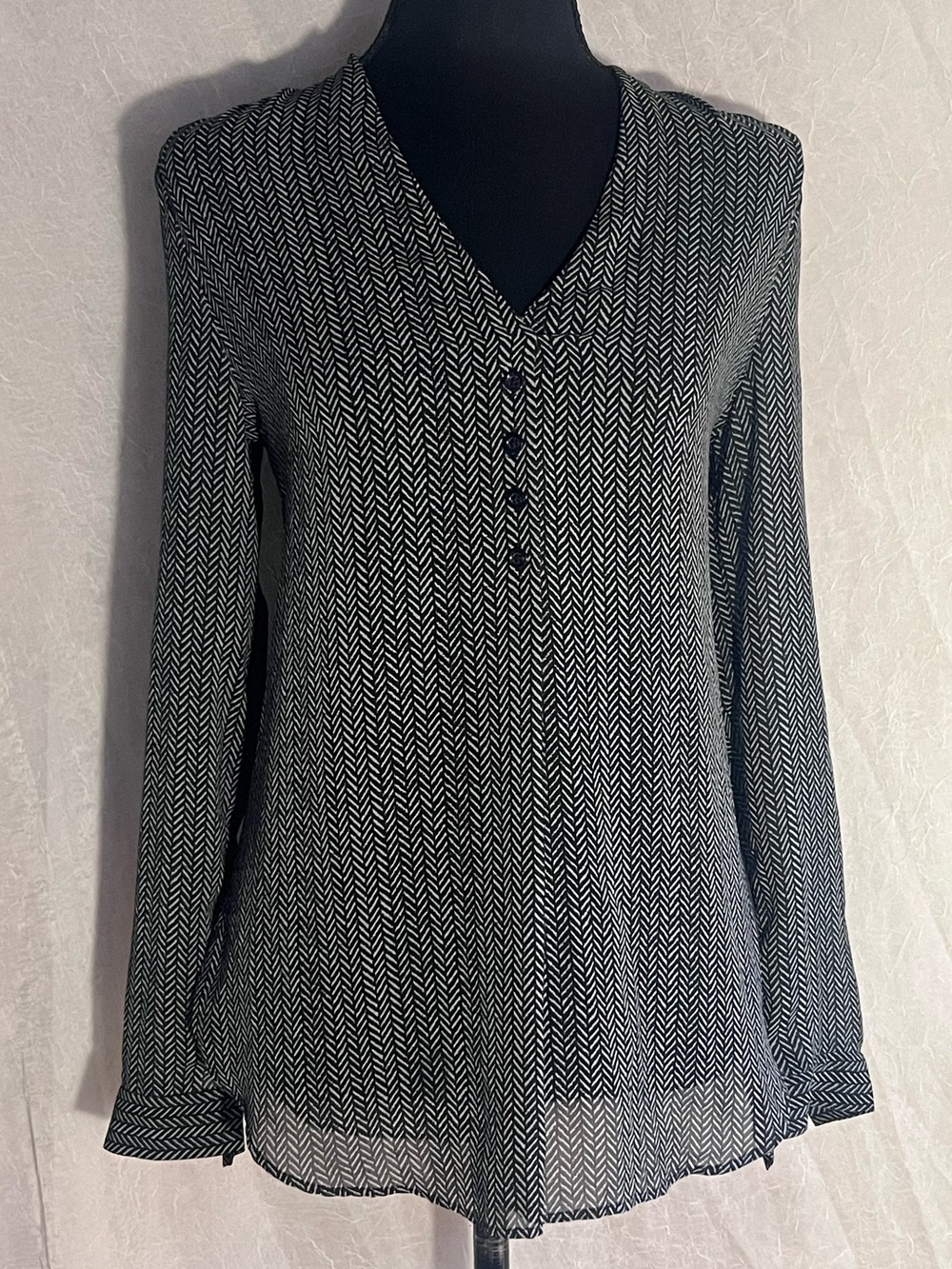 Banana Republic Black & White herringbone pattern Blouse